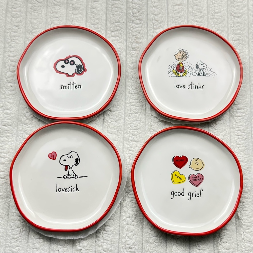 Rae Dunn Snoopy Peanuts Valentines Plate
